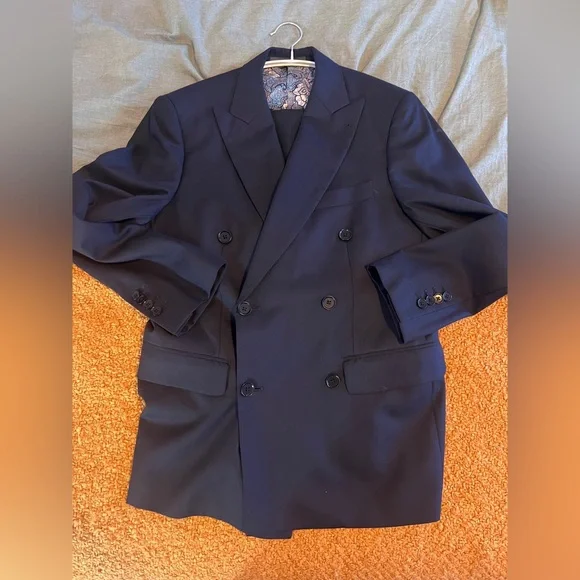 Navy Double-Breasted Men's suit 36S to 38S includes pocket square and shirt - Picture 1 of 16